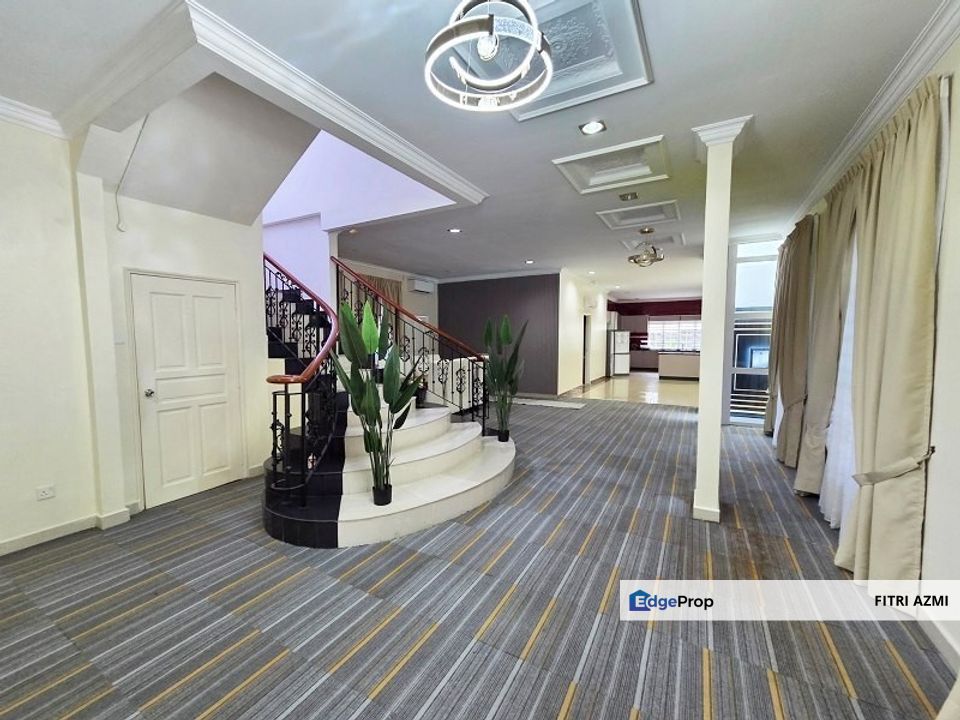 COUNTRY HEIGHTS @ KAJANG | 3 STOREY BUNGALOW | PARTLY FURNISHED | SPACIOUS CAR PORCH | PRIVATE POOL, Selangor, Country Heights