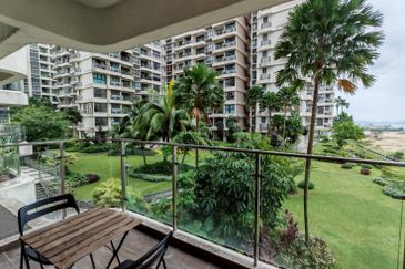 Baypoint @ Country Garden Danga Bay