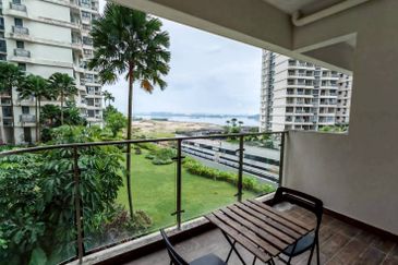 Baypoint @ Country Garden Danga Bay