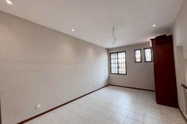 1.5 Storey Terrace House @ Impian Emas Bukit Impian