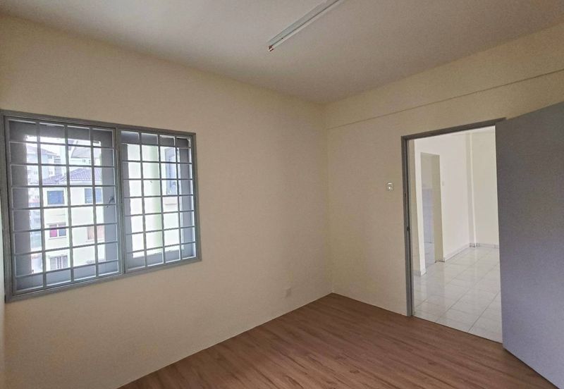 Lily & Jasmine Apartment