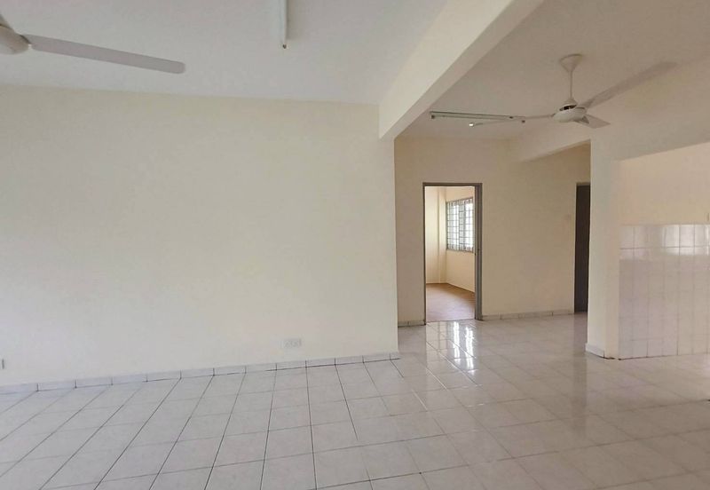 Lily & Jasmine Apartment