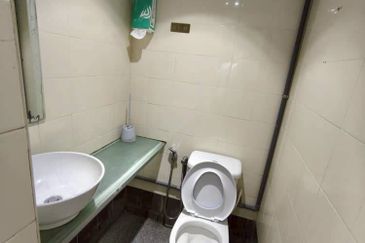 Bangunan Duta Impian (The Embassy Suites)