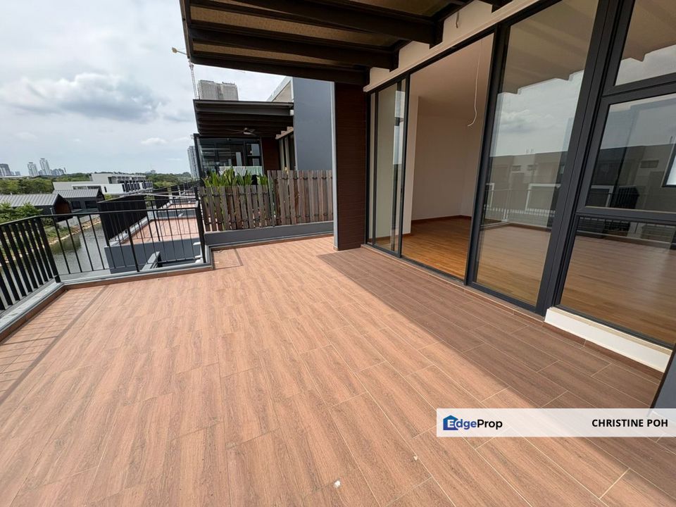 3 Storey Link House with Canal view @ Senibong Cove, Johor, Masai