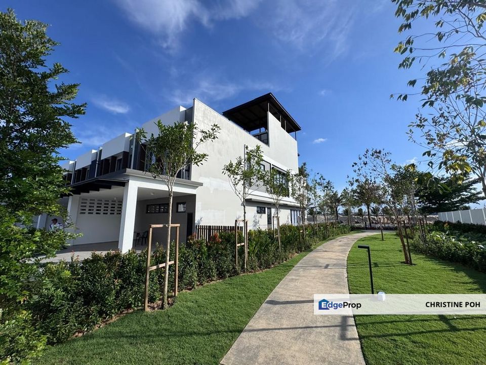 3 Storey Link House End Lot with Canal view @ Isola Coast Senibong Cove Masai, Johor, Masai