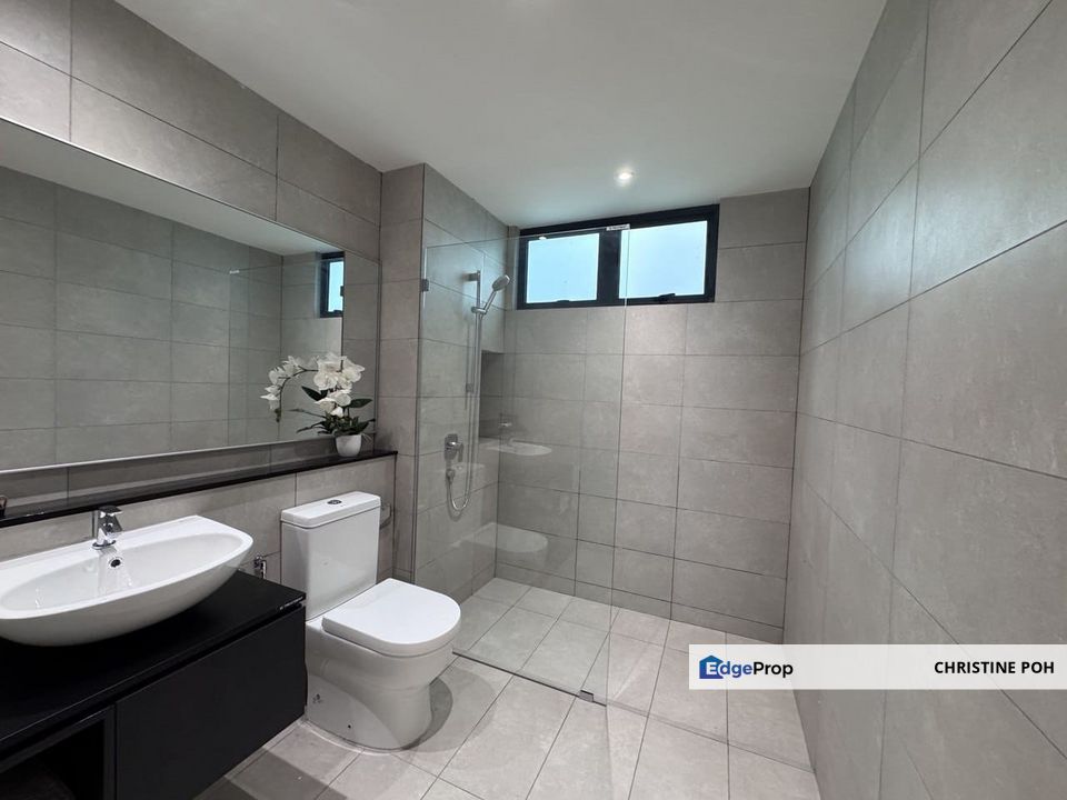 Grand 3-Bedroom Freehold Senibong Cove New Apartment, Johor, Masai