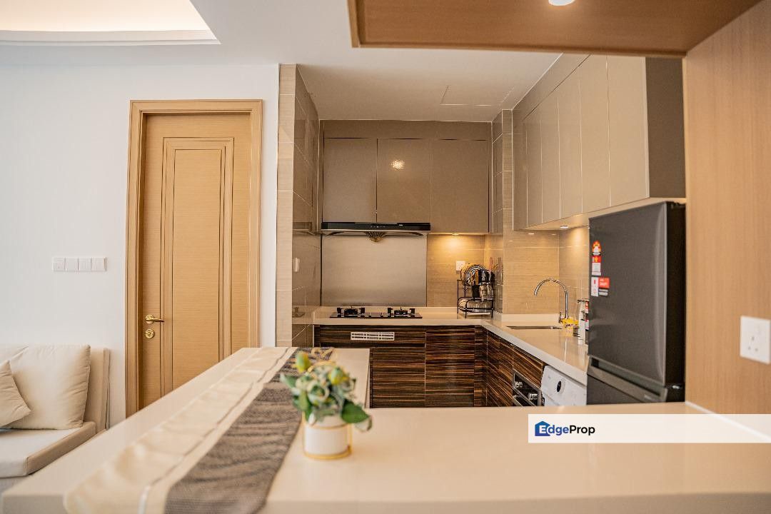 Paragon Suite @CIQ Studio Urgent Sale, Fully Furnished Tenanted near RTS, Johor, Johor Bahru