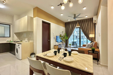 Baypoint @ Country Garden Danga Bay