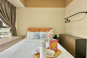 Baypoint @ Country Garden Danga Bay