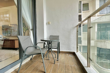 Baypoint @ Country Garden Danga Bay