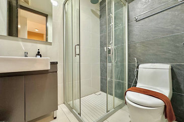 Baypoint @ Country Garden Danga Bay