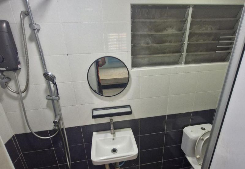 Residensi Bistaria, Ukay Bistari