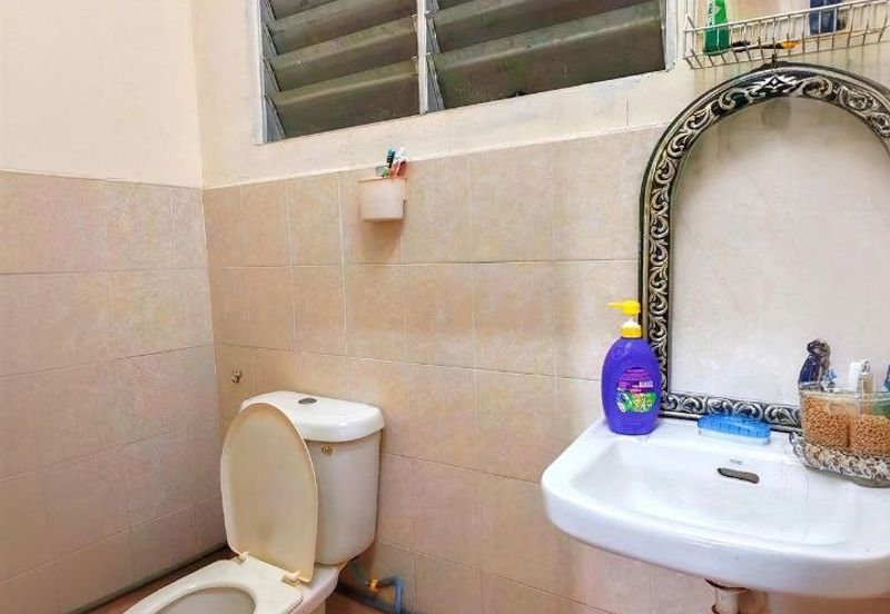 Residensi Bistaria, Ukay Bistari