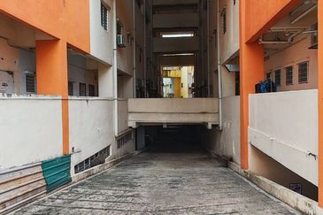 Residensi Bistaria, Ukay Bistari