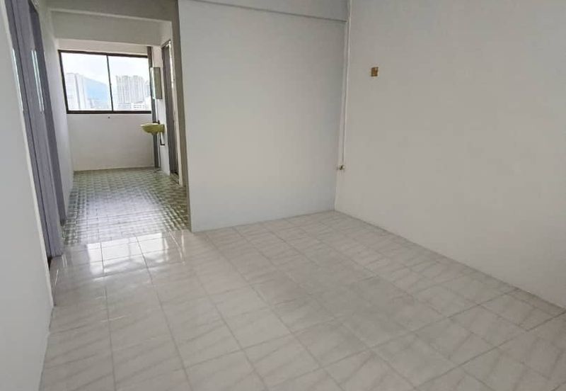 Gat Lebuh Noordin Flat