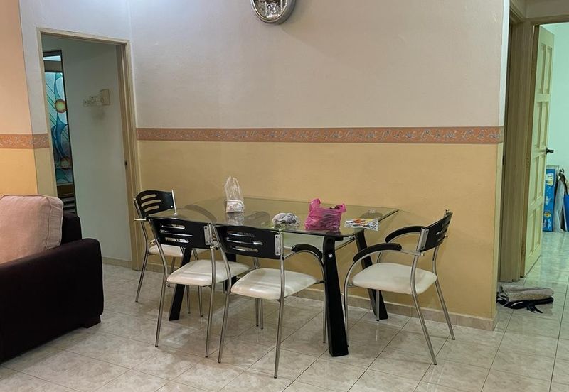 Flat Taman Seri Janggus