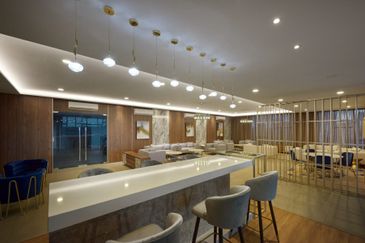 Par 3 Condo & Condo Villa