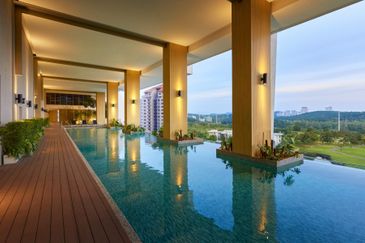 Par 3 Condo & Condo Villa