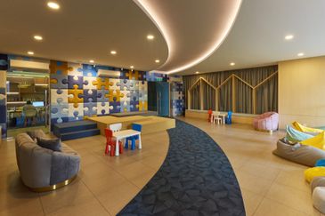 Par 3 Condo & Condo Villa