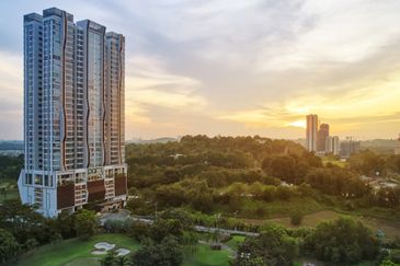 Par 3 Condo & Condo Villa