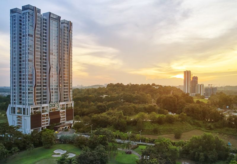 Par 3 Condo & Condo Villa