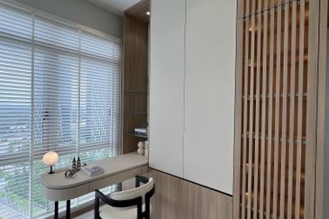 Par 3 Condo & Condo Villa