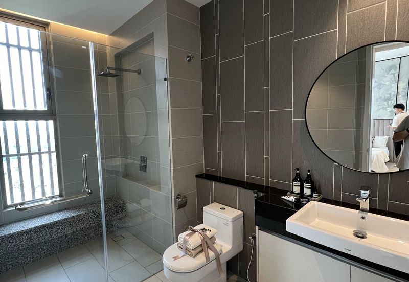 Par 3 Condo & Condo Villa