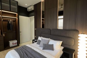 Par 3 Condo & Condo Villa