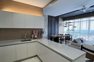 Par 3 Condo & Condo Villa