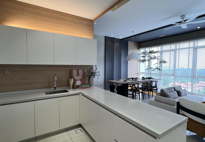 Par 3 Condo & Condo Villa