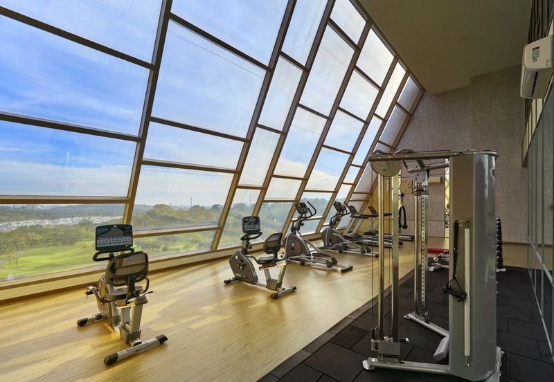 Par 3 Condo & Condo Villa