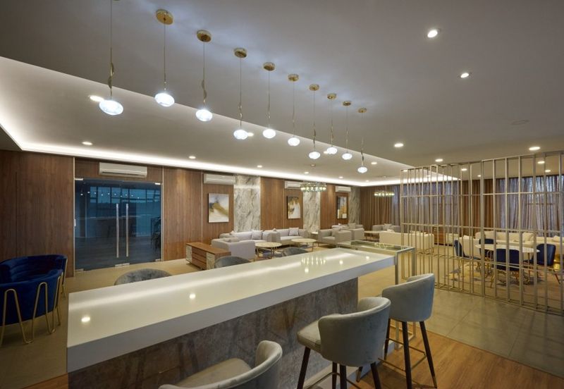 Par 3 Condo & Condo Villa