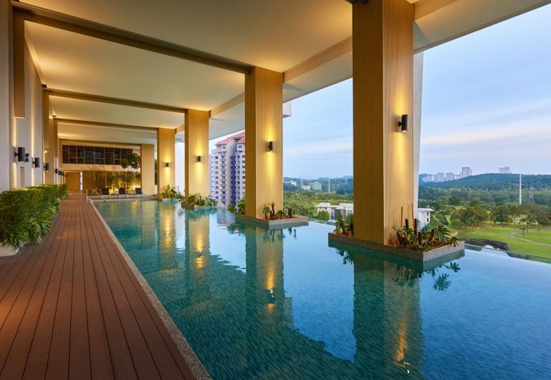 Par 3 Condo & Condo Villa