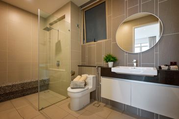 Par 3 Condo & Condo Villa