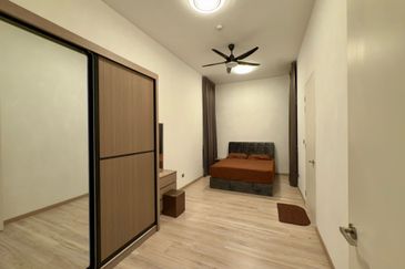 Par 3 Condo & Condo Villa