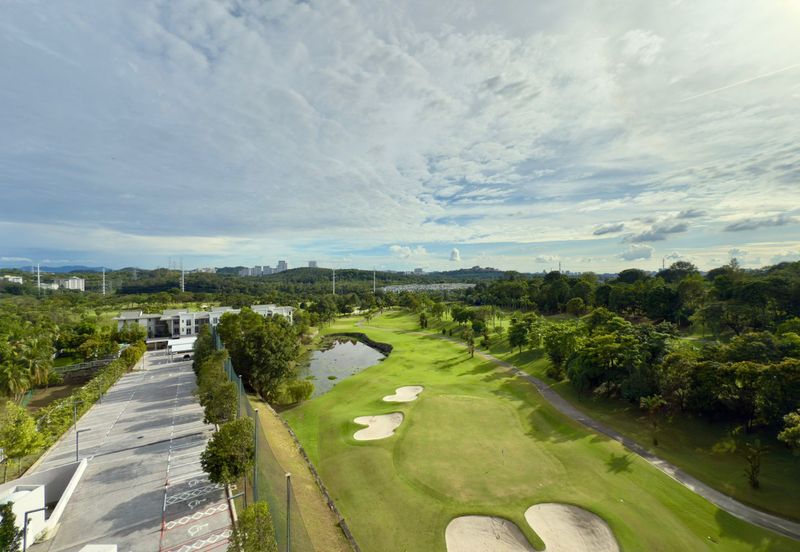 Par 3 Condo & Condo Villa