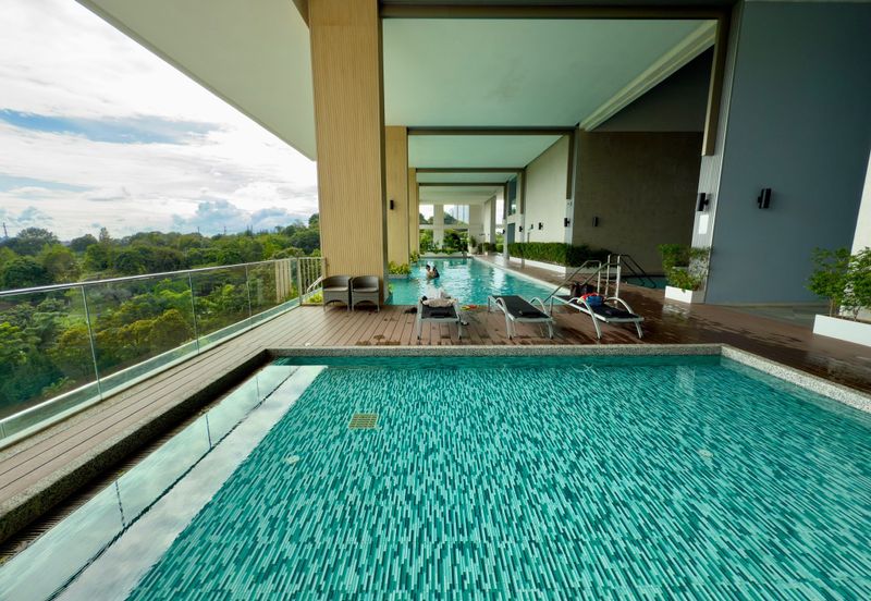 Par 3 Condo & Condo Villa