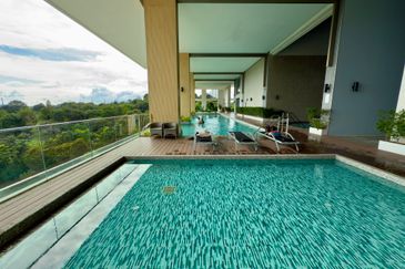 Par 3 Condo & Condo Villa