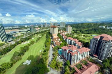 Par 3 Condo & Condo Villa