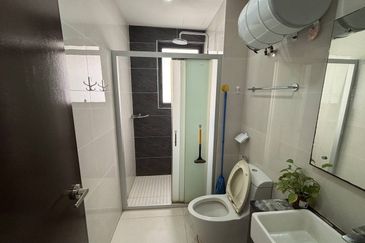 Baypoint @ Country Garden Danga Bay