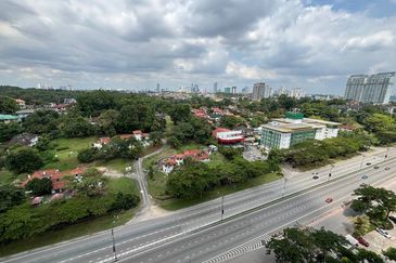 Baypoint @ Country Garden Danga Bay