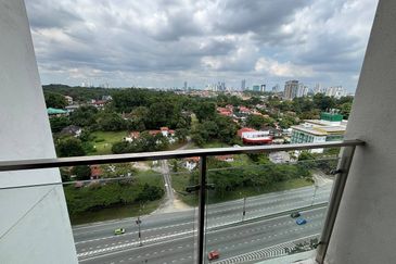 Baypoint @ Country Garden Danga Bay