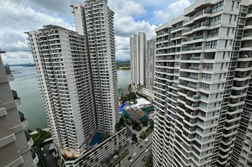 Baypoint @ Country Garden Danga Bay