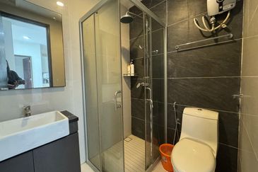 Baypoint @ Country Garden Danga Bay