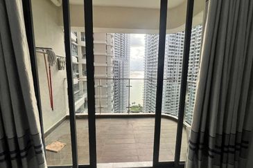 Baypoint @ Country Garden Danga Bay