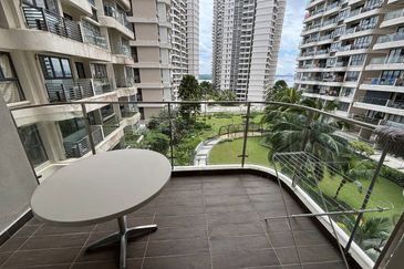 Baypoint @ Country Garden Danga Bay