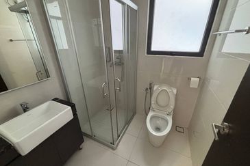 Baypoint @ Country Garden Danga Bay