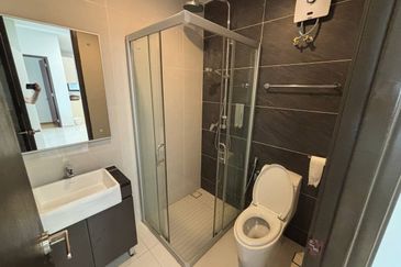 Baypoint @ Country Garden Danga Bay