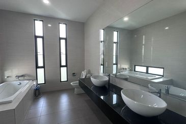 Isola Villa @ Senibong Cove