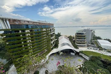 Cerulean Bay @ Forest City